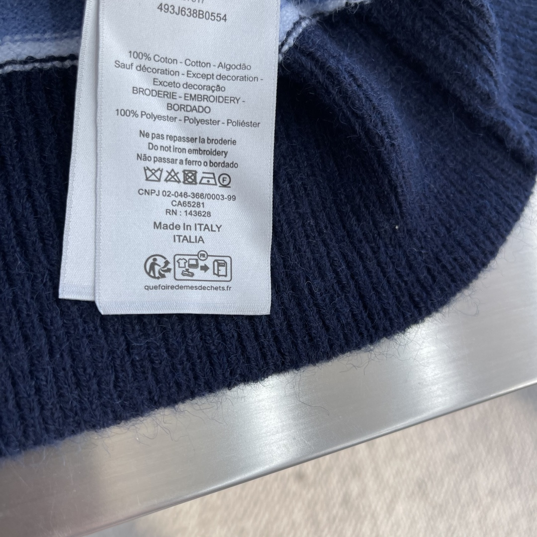 -Dio Diamond 补丁拼色毛衣定织蓝韵山羊绒棉混纺料 细腻柔软 质感挺括 舒适贴肤 以蓝韵为灵感