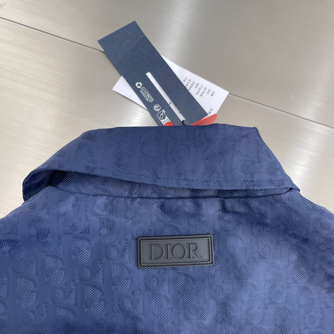 -Dio Oblique 提花满印夹克定制熠彩丝光提花科技棉锦 质感卓越 舒适贴肤 以蓝调迷影为画布 邂