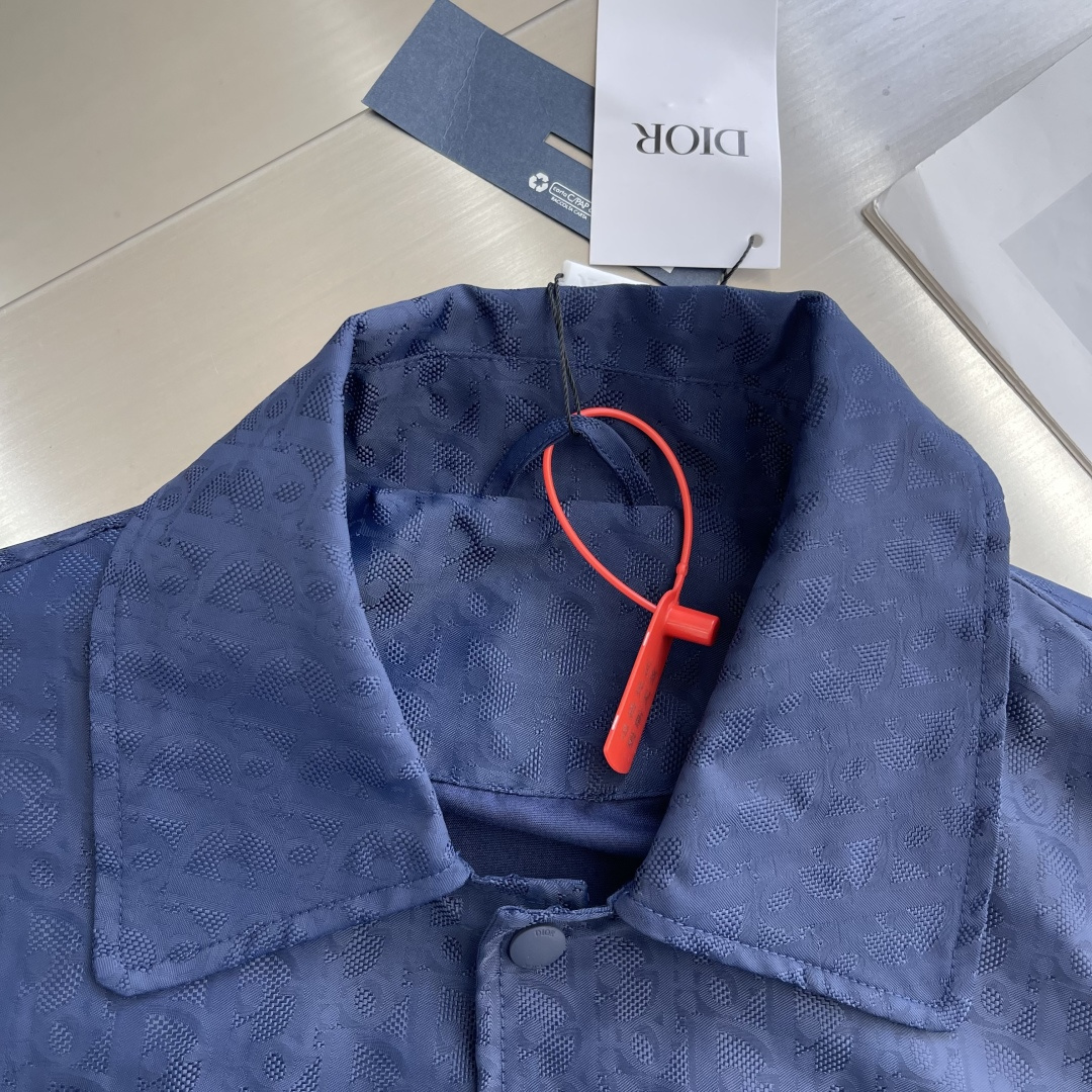 -Dio Oblique 提花满印夹克定制熠彩丝光提花科技棉锦 质感卓越 舒适贴肤 以蓝调迷影为画布 邂