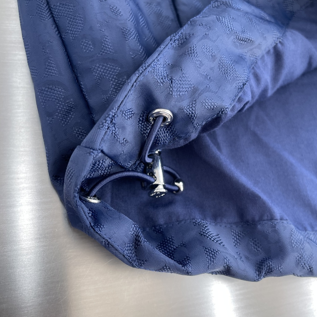 -Dio Oblique 提花满印夹克定制熠彩丝光提花科技棉锦 质感卓越 舒适贴肤 以蓝调迷影为画布 邂