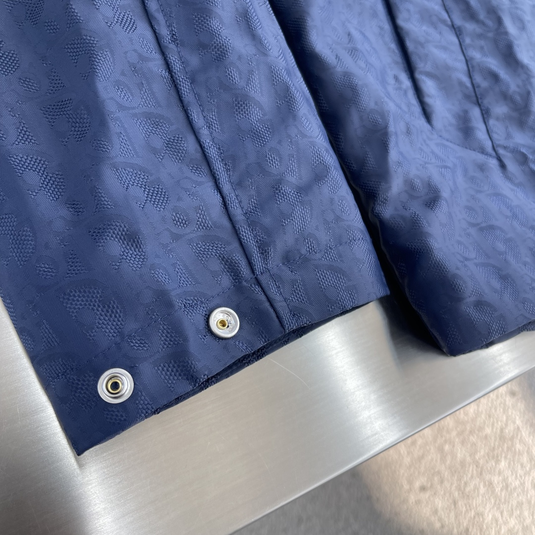 -Dio Oblique 提花满印夹克定制熠彩丝光提花科技棉锦 质感卓越 舒适贴肤 以蓝调迷影为画布 邂