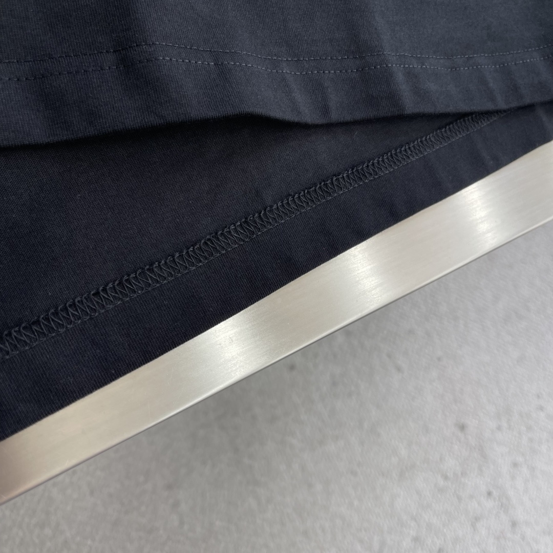 -FEND 2025秋冬新款厚长袖T恤320克纯棉字母logo 植绒码数：S M L XL