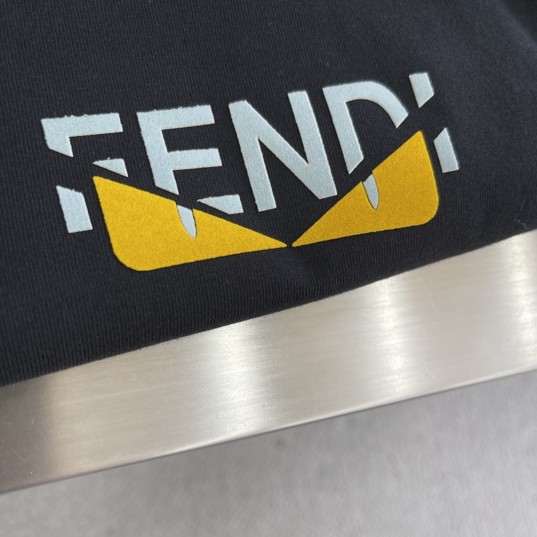 -FEND 2025秋冬新款厚长袖T恤320克纯棉字母logo 植绒码数：S M L XL