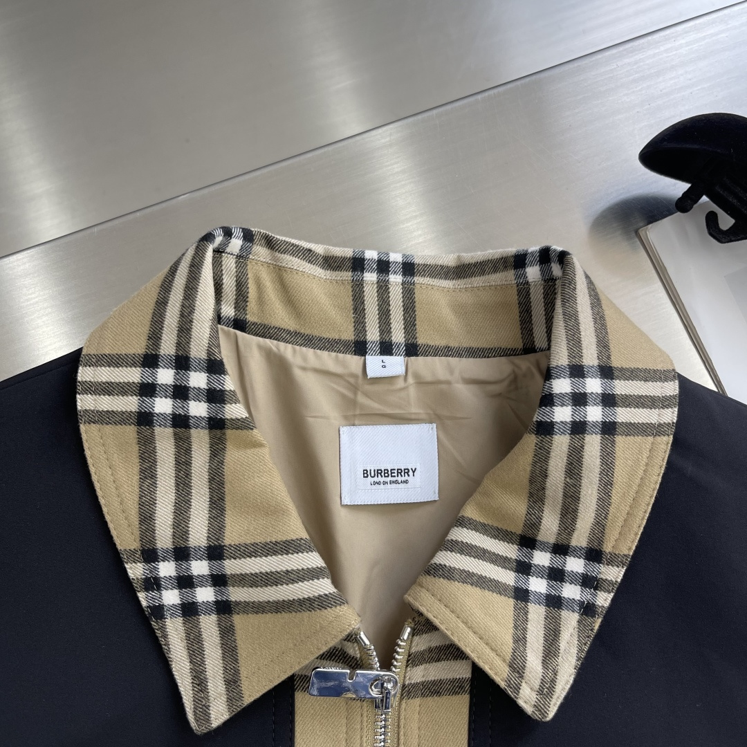 -BBR 25早秋新品格纹翻领夹克衫外套！整体采用经典的格纹元素图案，以卡其色为底色，极具品牌辨识度。整