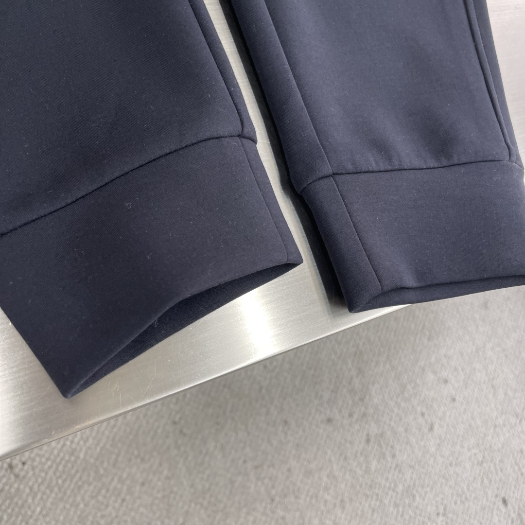 -DG 25fw新款休闲卫裤简约Logo前后呼应，简单大气设计理念，松紧腰、面料非常舒适细腻 亲肤透气。