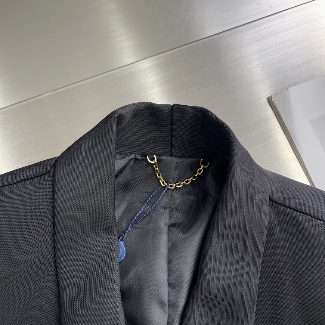 -驴牌 25fw粉花朵西装耗时3个月从定织定染面料到开模定制辅料五金 全部按照原样逐一开发完成 今年秋冬