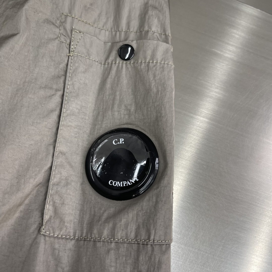 -CP.COMPANY，专柜同步，男士必备款 CP经典夹克 特殊高密记忆面料，具备透气且防风功能 上身体