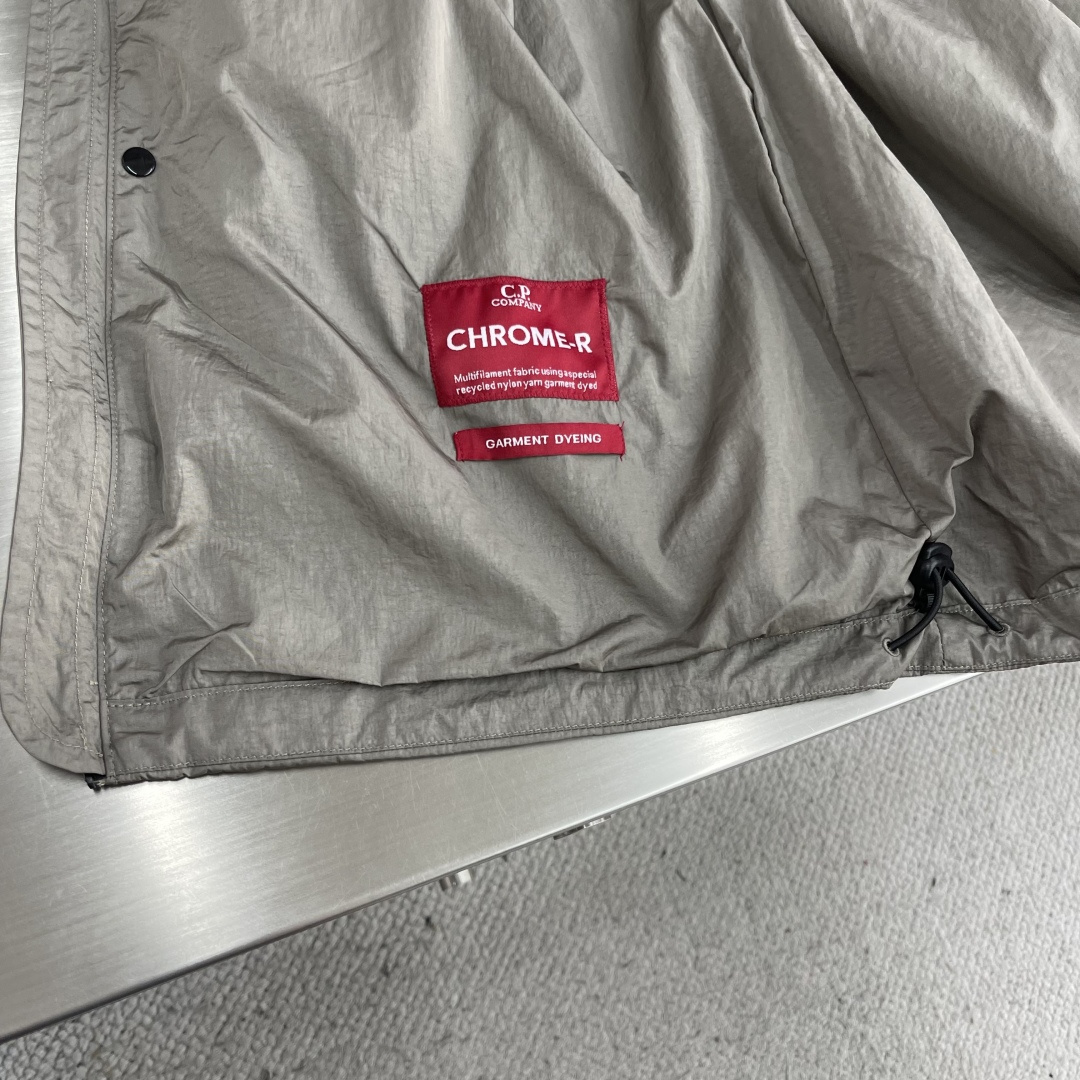 -CP.COMPANY，专柜同步，男士必备款 CP经典夹克 特殊高密记忆面料，具备透气且防风功能 上身体