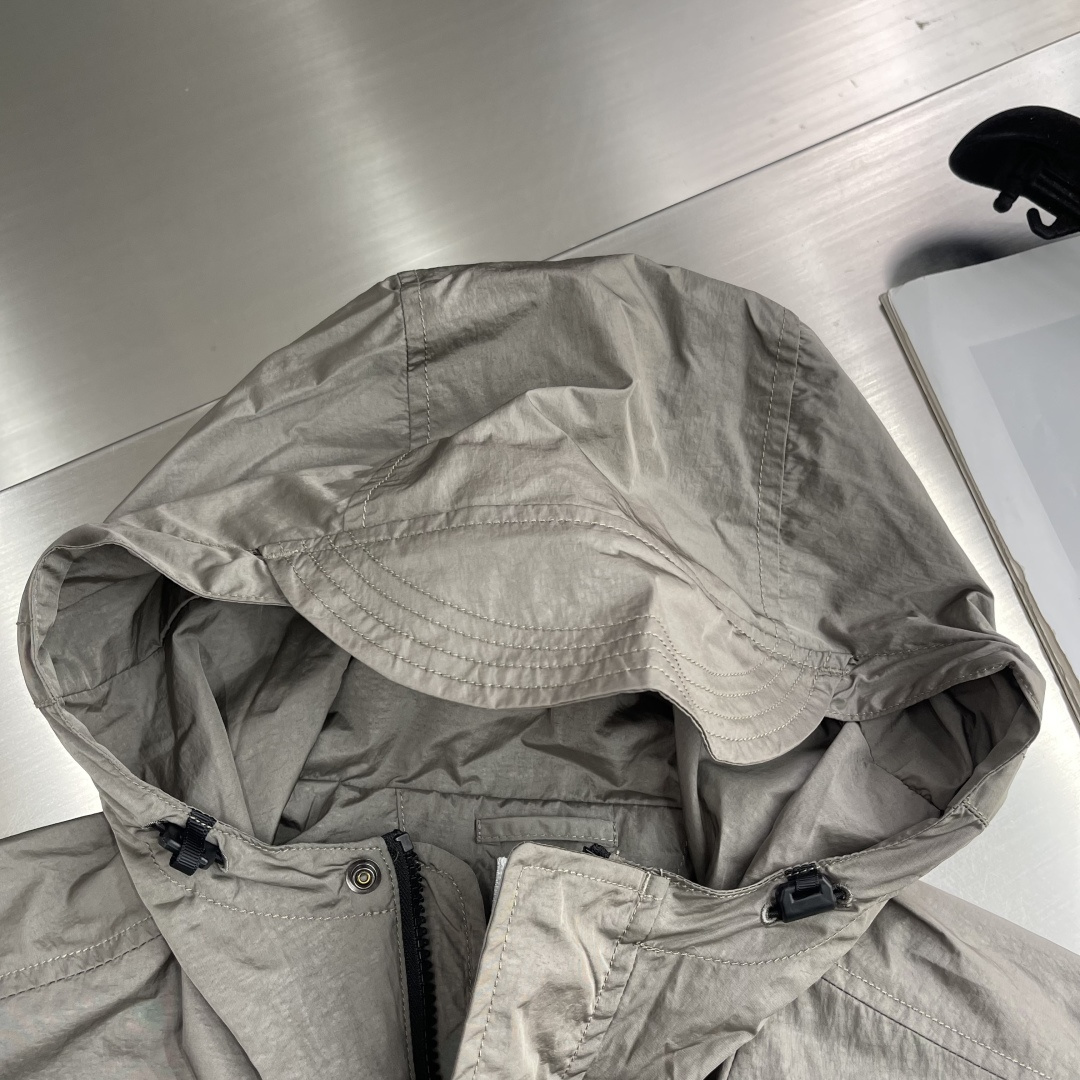 -CP.COMPANY，专柜同步，男士必备款 CP经典夹克 特殊高密记忆面料，具备透气且防风功能 上身体