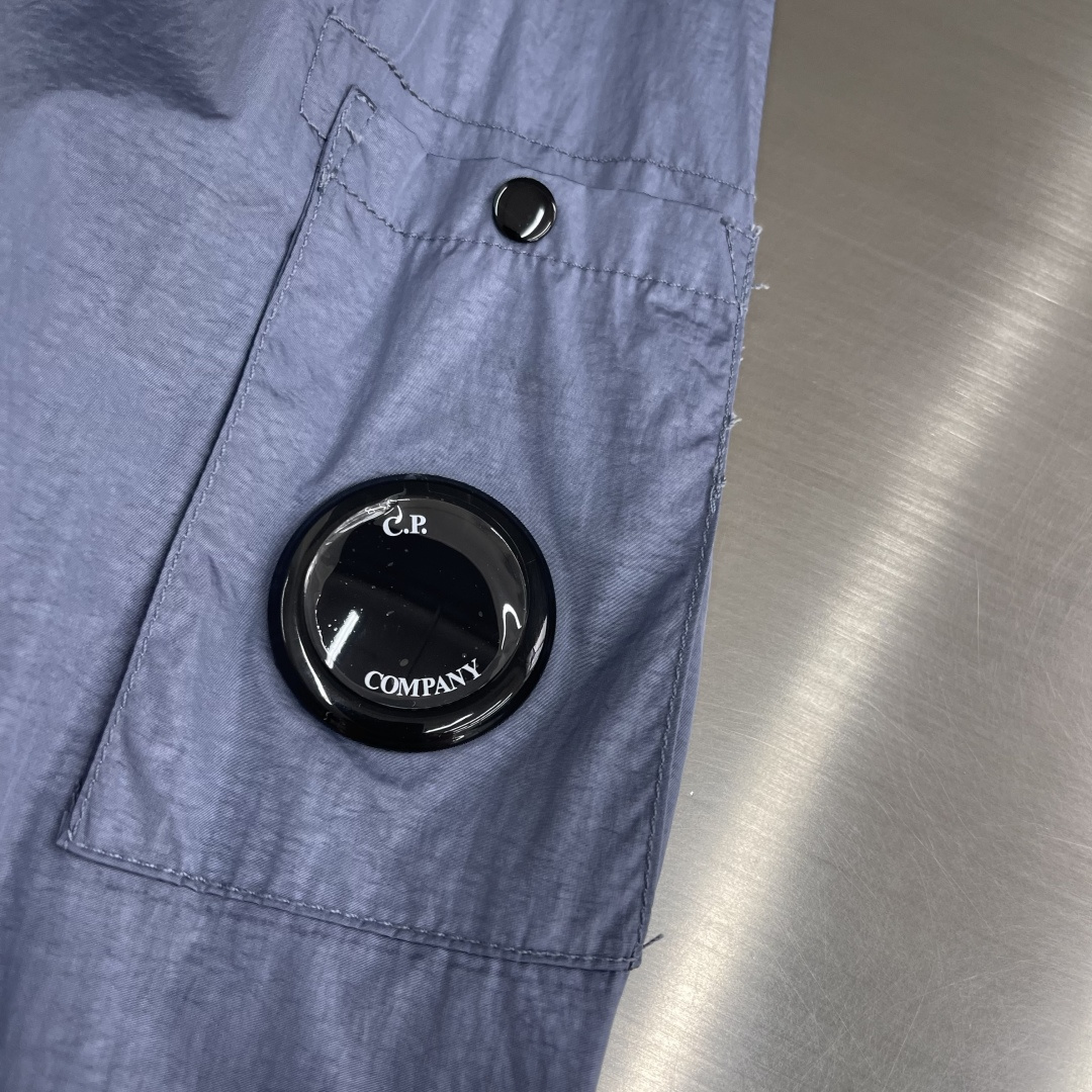 -CP.COMPANY，专柜同步，男士必备款 CP经典夹克 特殊高密记忆面料，具备透气且防风功能 上身体
