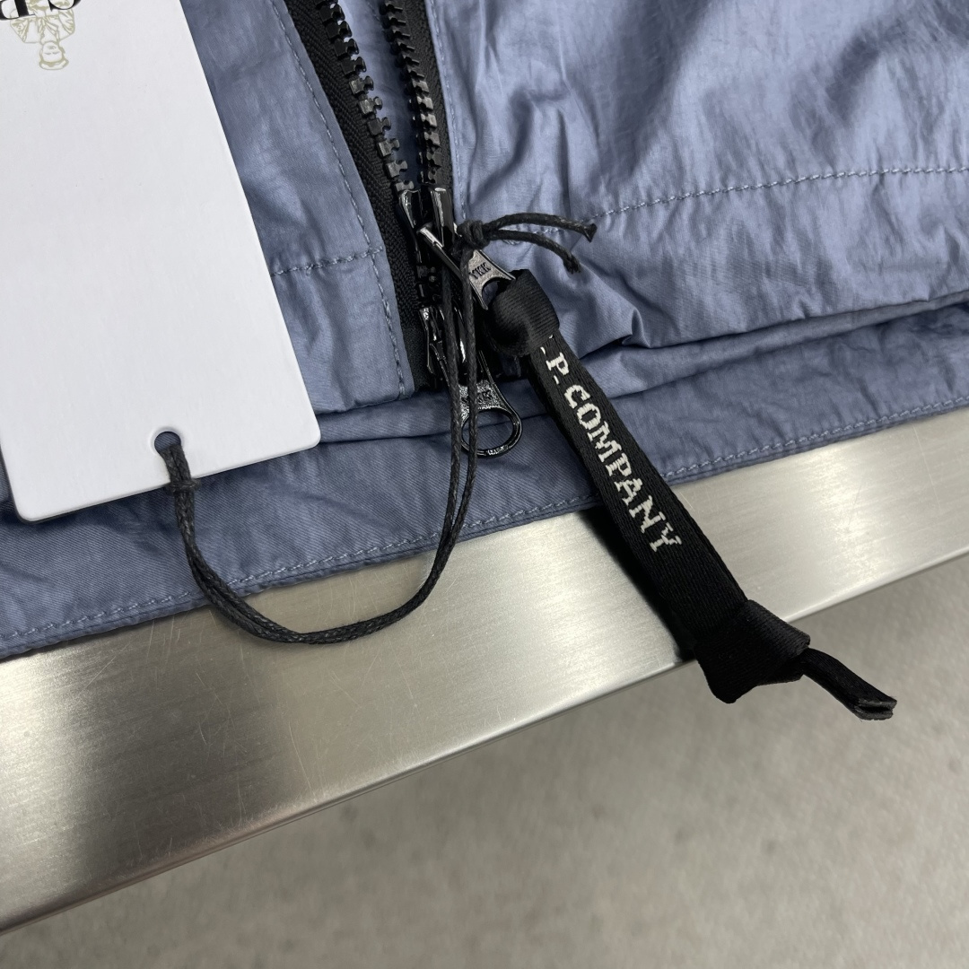 -CP.COMPANY，专柜同步，男士必备款 CP经典夹克 特殊高密记忆面料，具备透气且防风功能 上身体