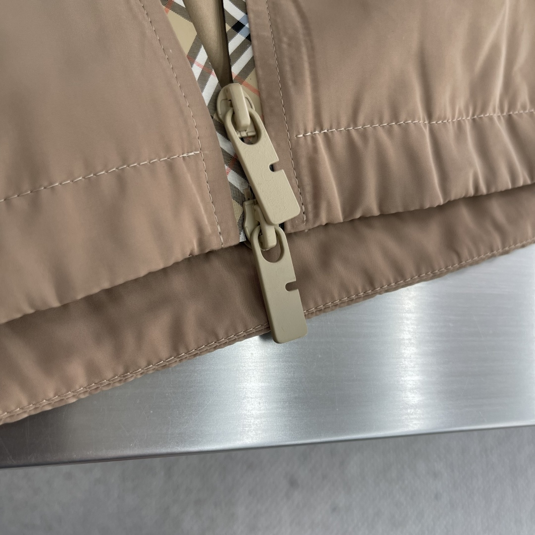 -BBR 25fw新品连帽夹克外套顶级品质，三标齐全！专柜定制面料 透气舒适度高，细节无可挑剔，品牌元素