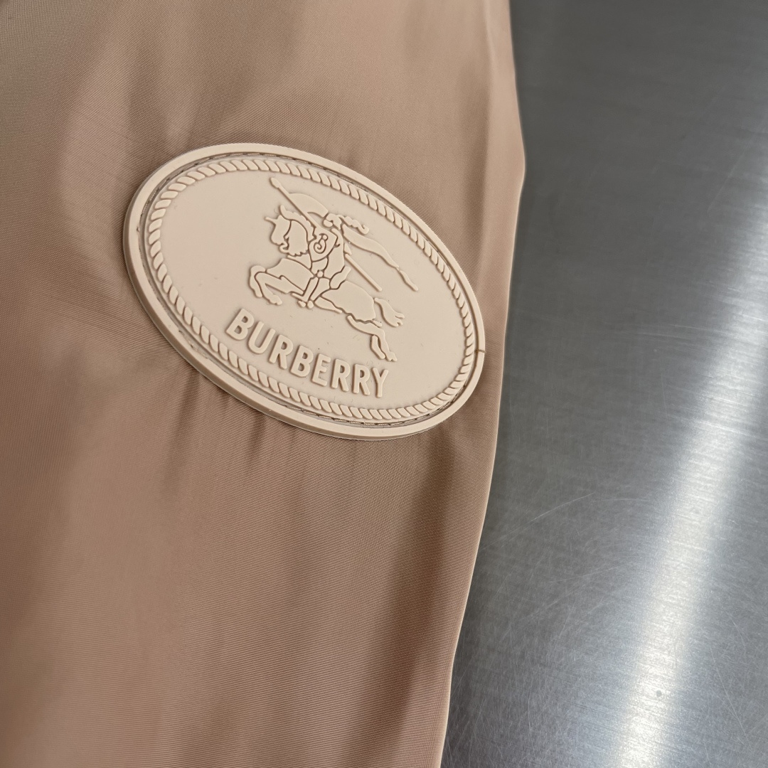 -BBR 25fw新品连帽夹克外套顶级品质，三标齐全！专柜定制面料 透气舒适度高，细节无可挑剔，品牌元素