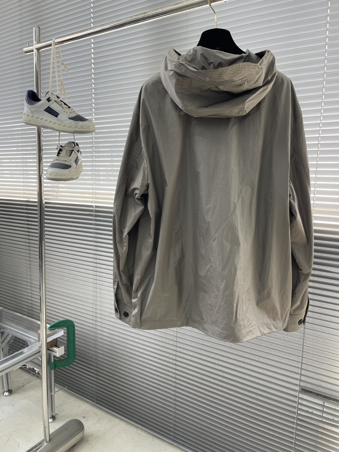 -CP.COMPANY，专柜同步，男士必备款 CP经典夹克 特殊高密记忆面料，具备透气且防风功能 上身体