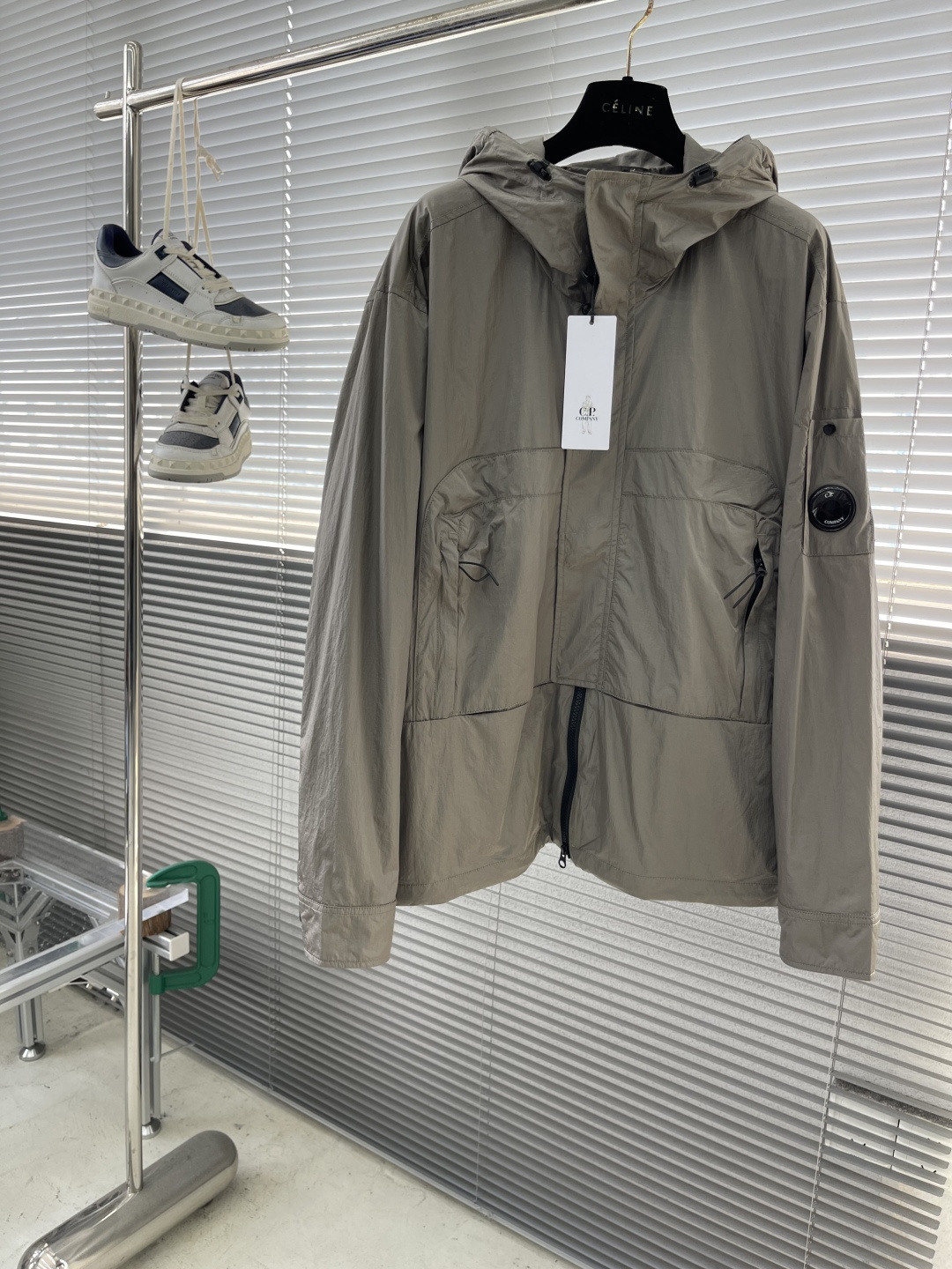 -CP.COMPANY，专柜同步，男士必备款 CP经典夹克 特殊高密记忆面料，具备透气且防风功能 上身体