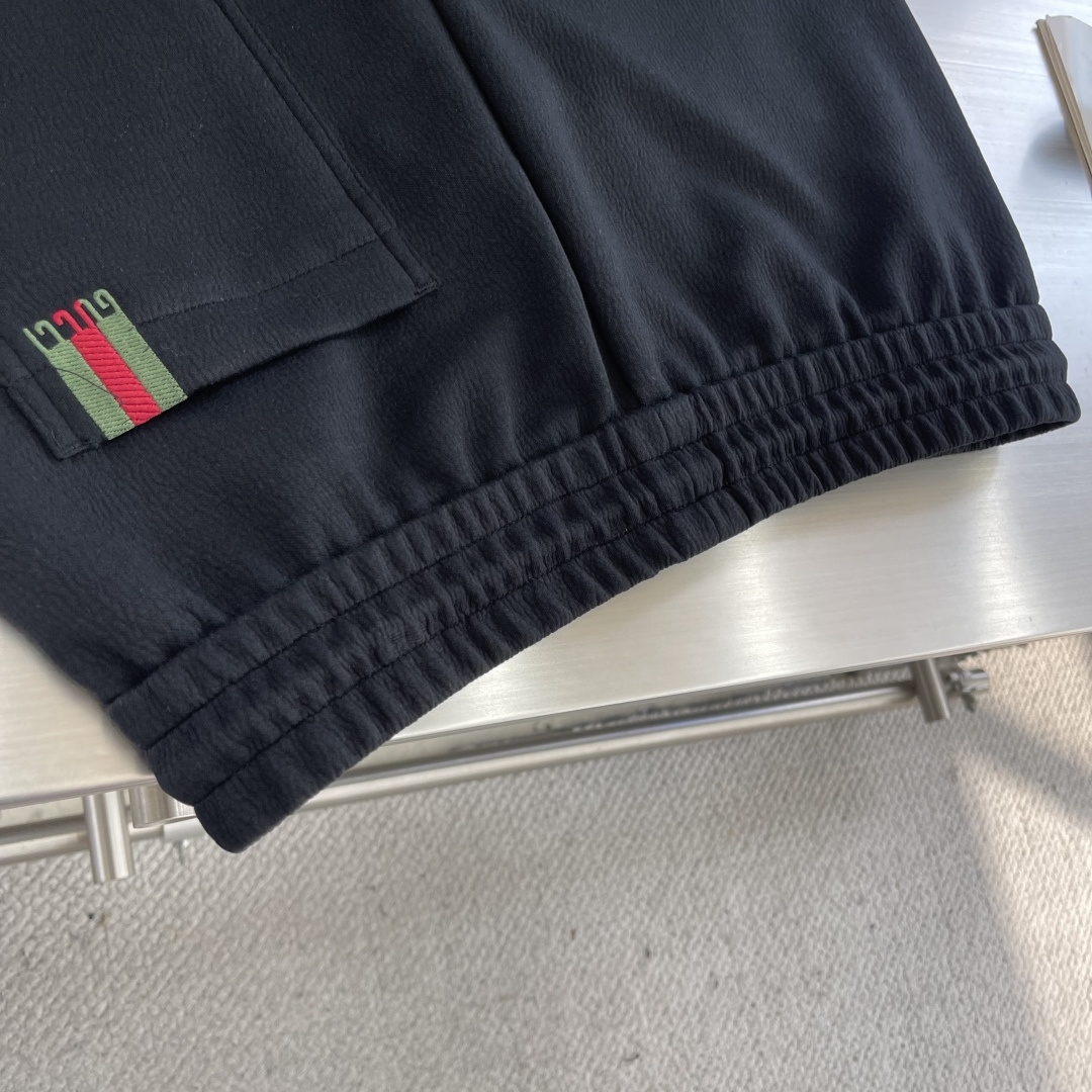 -GUCC 25fw新款休闲运动裤客供进口面料，高支数，立挺有型，抗皱不沾灰，上身显高显瘦；口袋处经典立