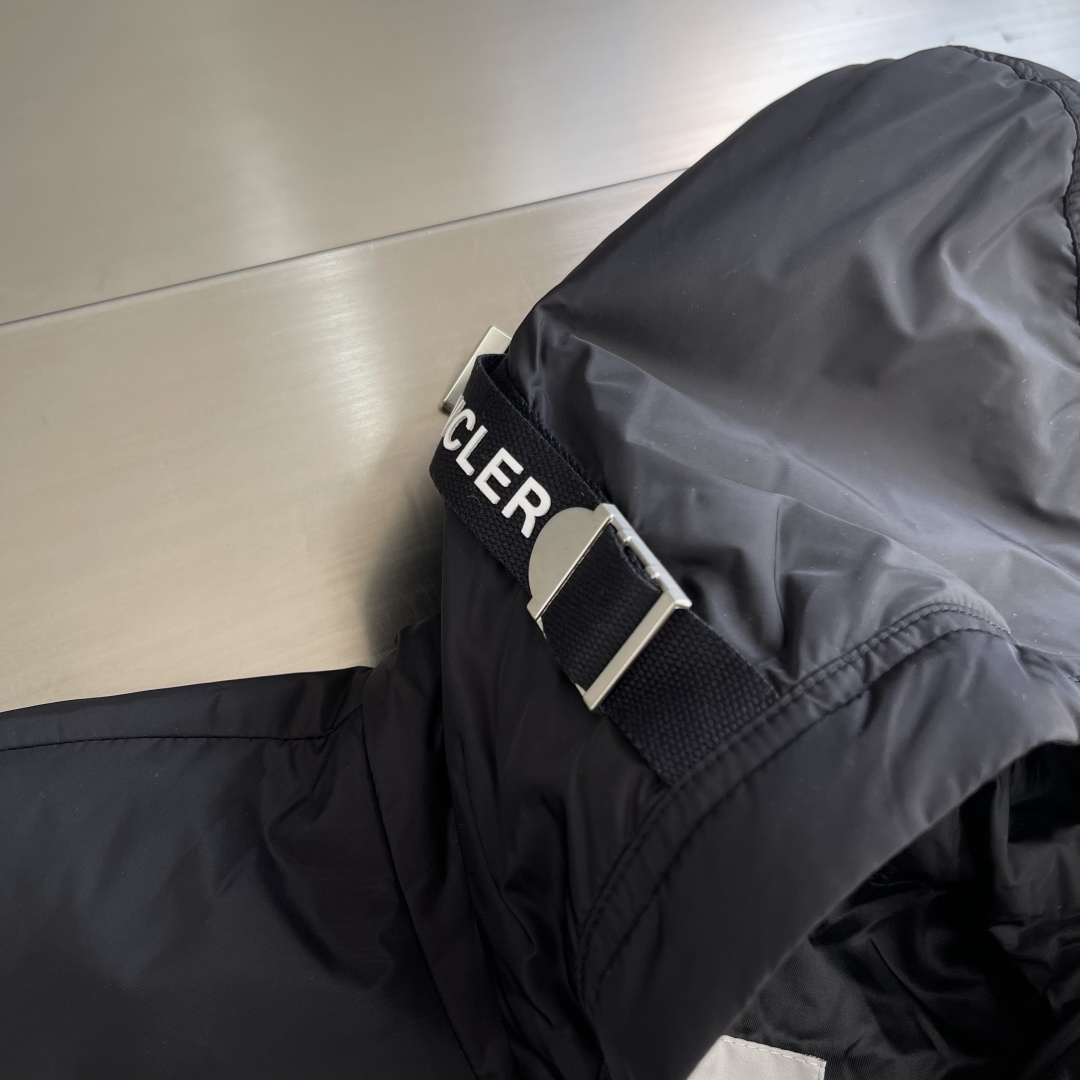 -mon 2025秋冬新款时尚秋冬连帽棉服。经典设计感与颜值爆棚的外套，品质更是无法挑剔品控可以直接入手