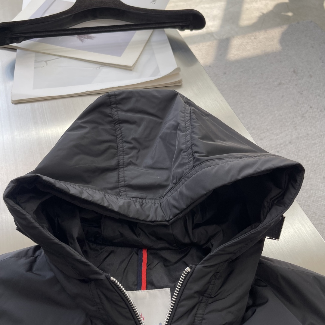 -mon 2025秋冬新款时尚秋冬连帽棉服。经典设计感与颜值爆棚的外套，品质更是无法挑剔品控可以直接入手