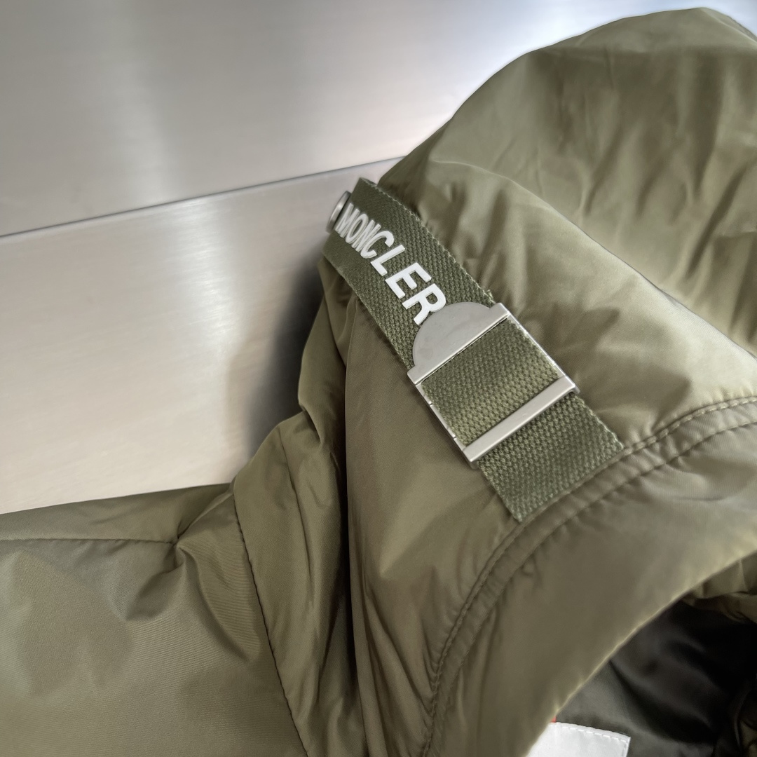 -mon 2025秋冬新款时尚秋冬连帽棉服。经典设计感与颜值爆棚的外套，品质更是无法挑剔品控可以直接入手