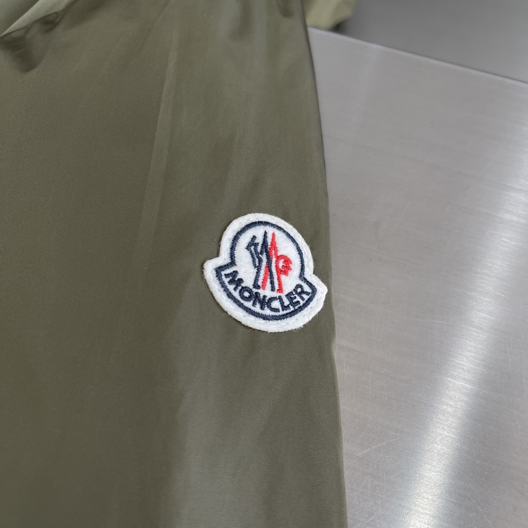 -mon 2025秋冬新款时尚秋冬连帽棉服。经典设计感与颜值爆棚的外套，品质更是无法挑剔品控可以直接入手