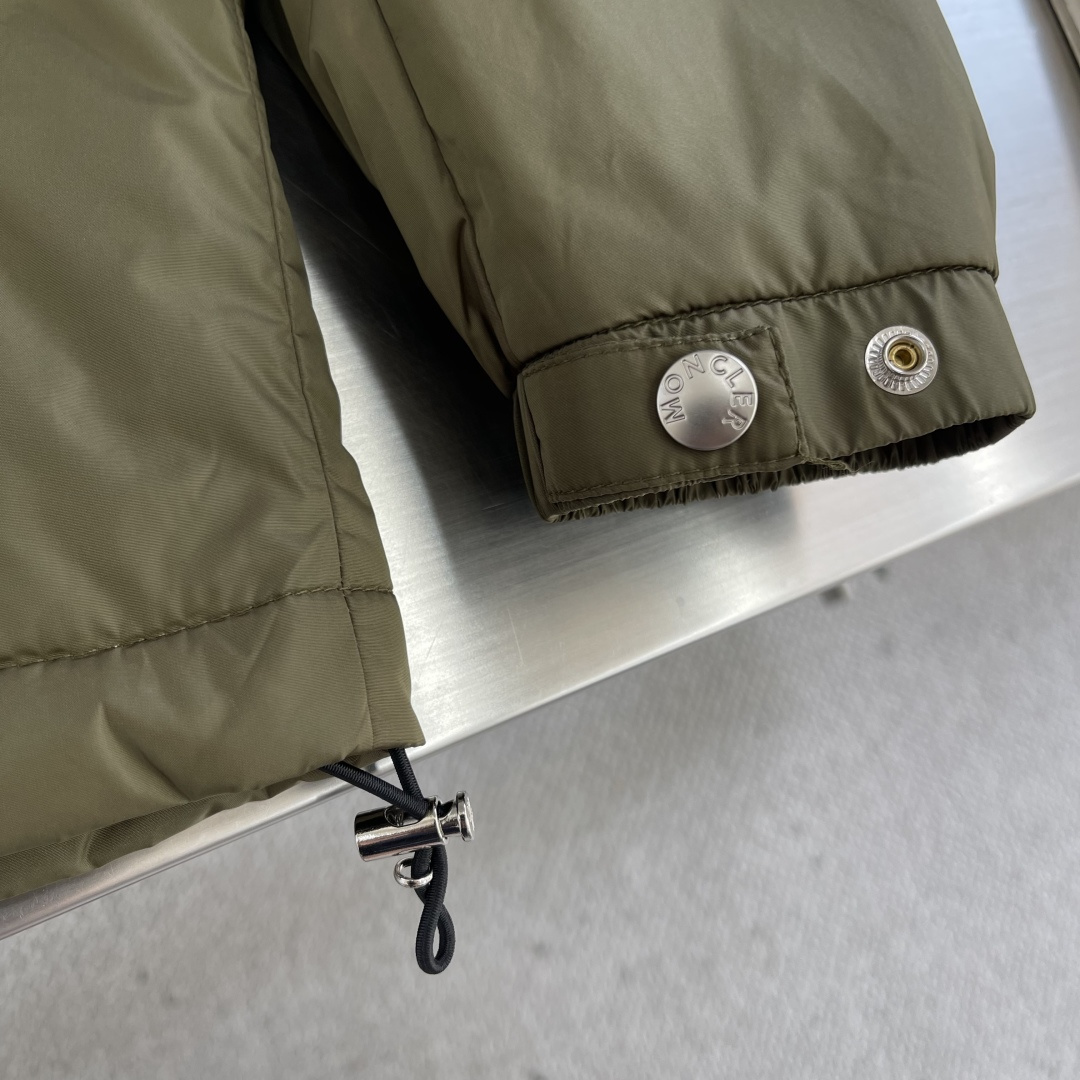 -mon 2025秋冬新款时尚秋冬连帽棉服。经典设计感与颜值爆棚的外套，品质更是无法挑剔品控可以直接入手