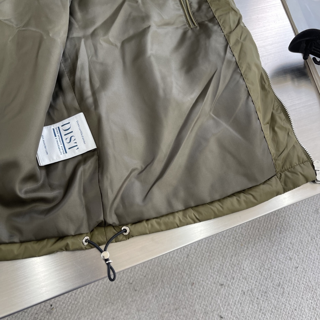 -mon 2025秋冬新款时尚秋冬连帽棉服。经典设计感与颜值爆棚的外套，品质更是无法挑剔品控可以直接入手