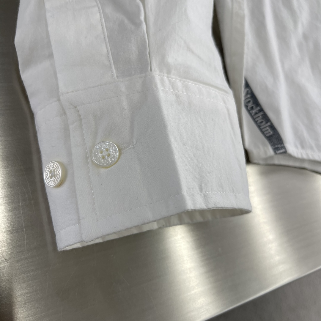 -Acne Studios 提花徽标衬衫定制瑬光天丝云柔缎 轻盈垂顺 舒适贴肤 以纯粹与洁净的白色做主色