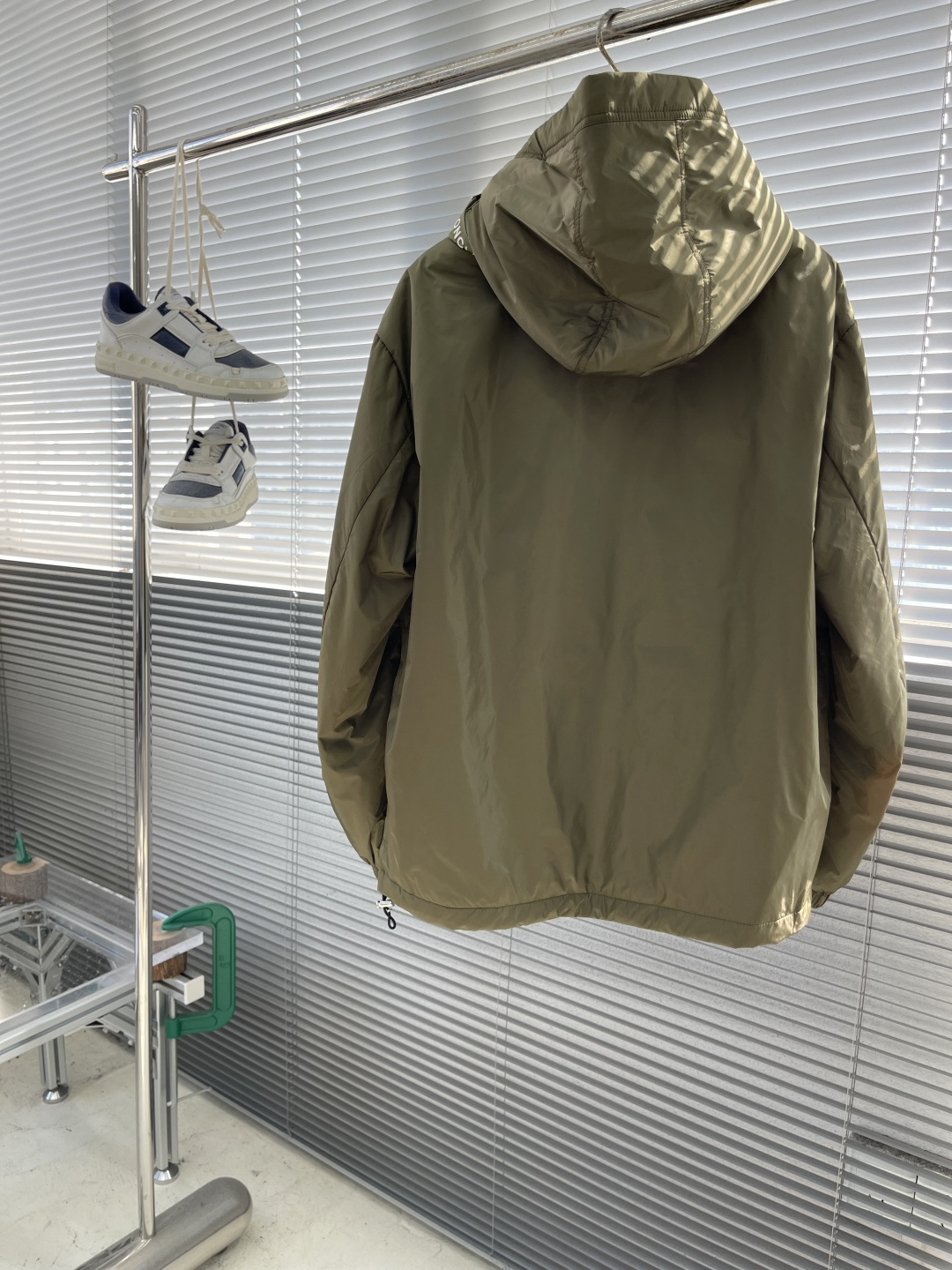 -mon 2025秋冬新款时尚秋冬连帽棉服。经典设计感与颜值爆棚的外套，品质更是无法挑剔品控可以直接入手