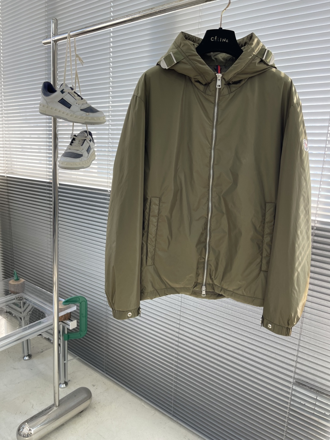 -mon 2025秋冬新款时尚秋冬连帽棉服。经典设计感与颜值爆棚的外套，品质更是无法挑剔品控可以直接入手