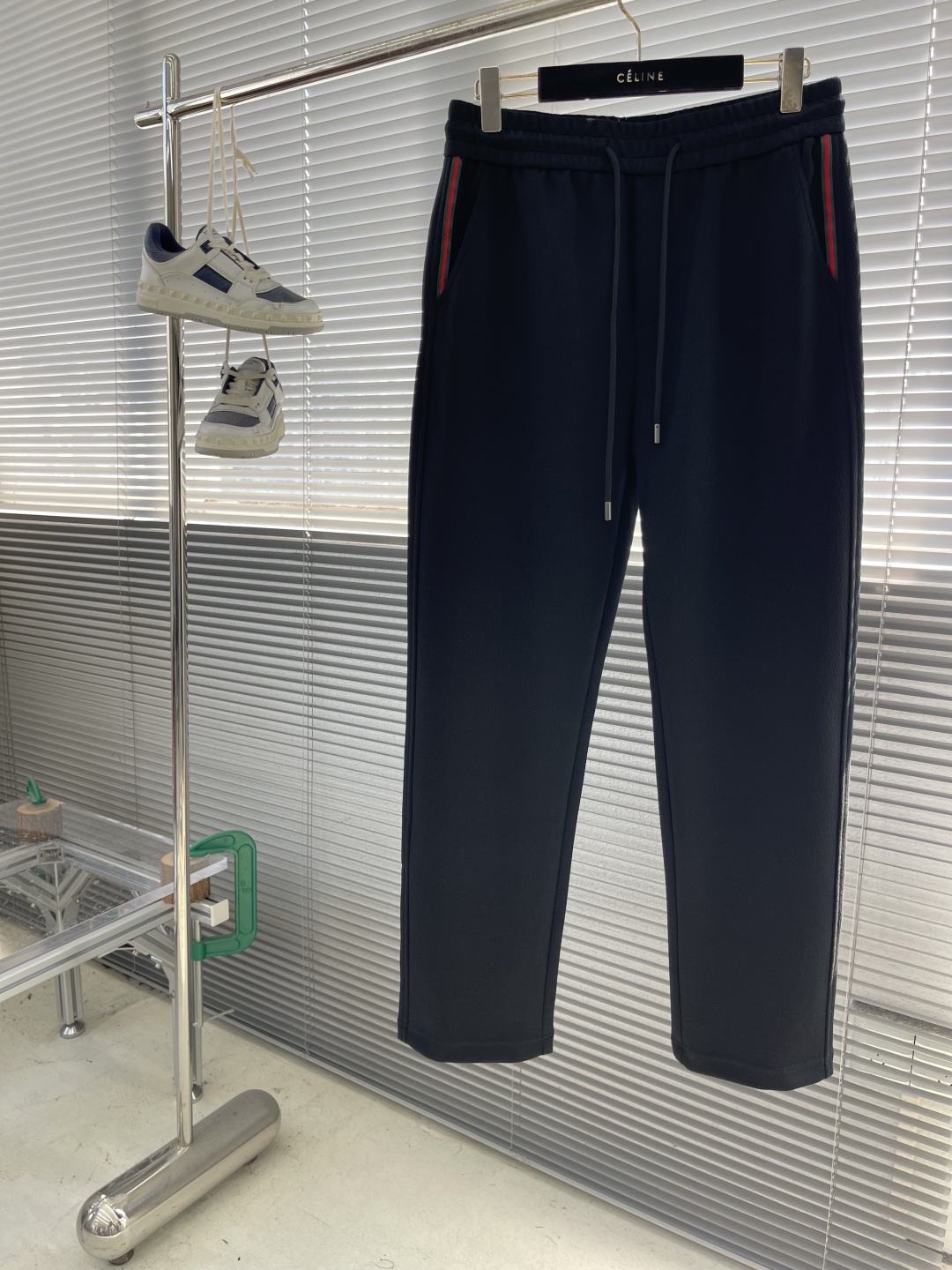 -GUCC 25fw新款休闲运动裤客供进口面料，高支数，立挺有型，抗皱不沾灰，上身显高显瘦；口袋处经典立