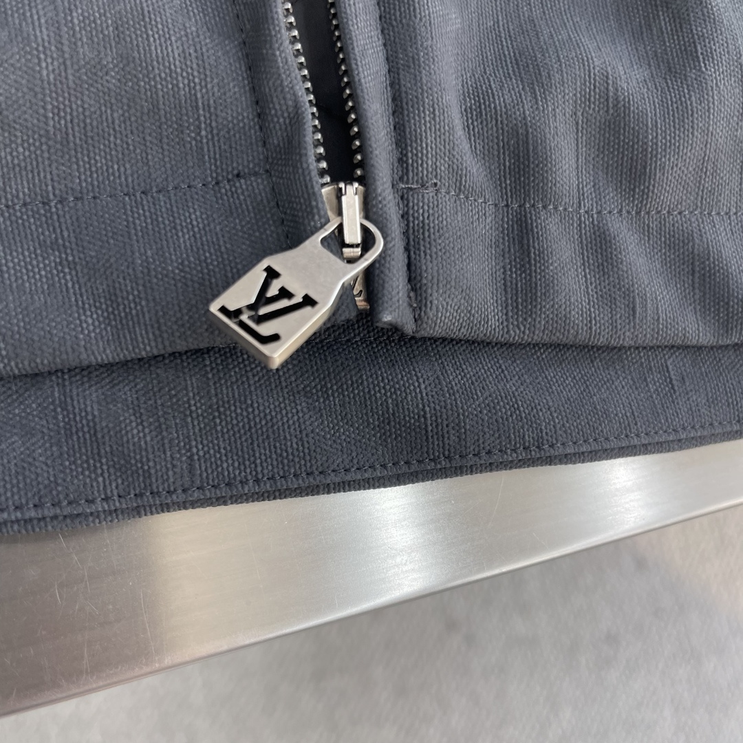 -驴牌 2025秋冬新品翻领夹克外套精选胎牛皮材料制作领口，原版开发压纹1：1还原前幅皮革做旧工艺配绗绣