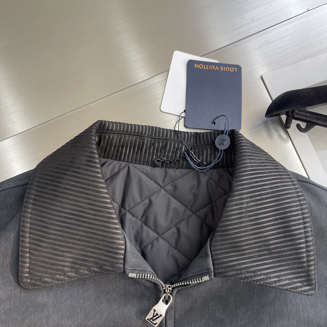 -驴牌 2025秋冬新品翻领夹克外套精选胎牛皮材料制作领口，原版开发压纹1：1还原前幅皮革做旧工艺配绗绣