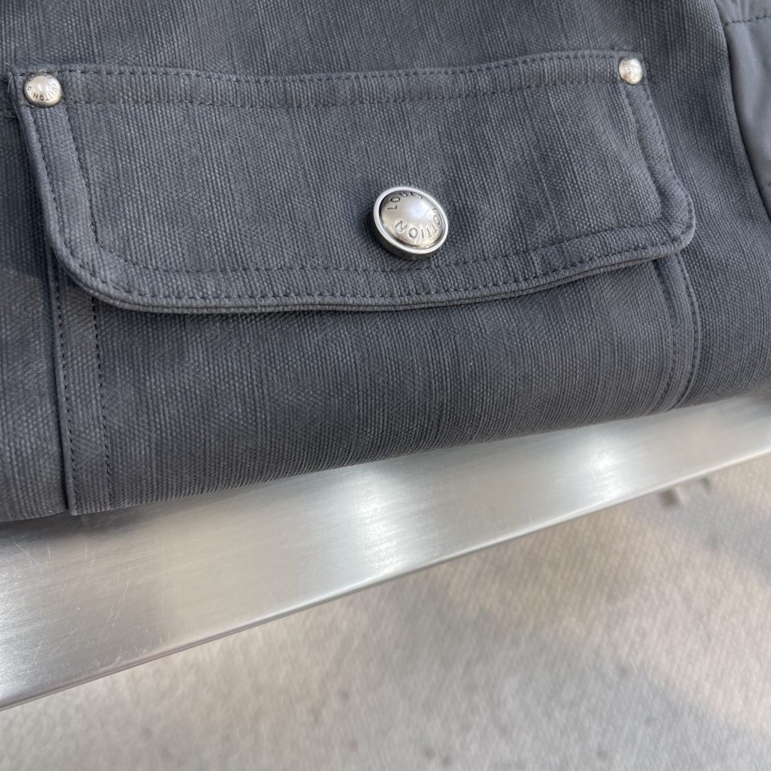 -驴牌 2025秋冬新品翻领夹克外套精选胎牛皮材料制作领口，原版开发压纹1：1还原前幅皮革做旧工艺配绗绣