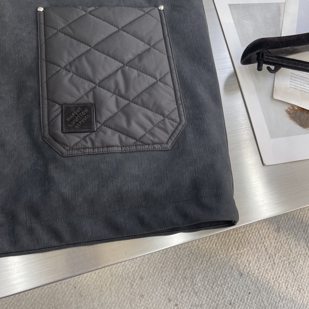 -驴牌 2025秋冬新品翻领夹克外套精选胎牛皮材料制作领口，原版开发压纹1：1还原前幅皮革做旧工艺配绗绣