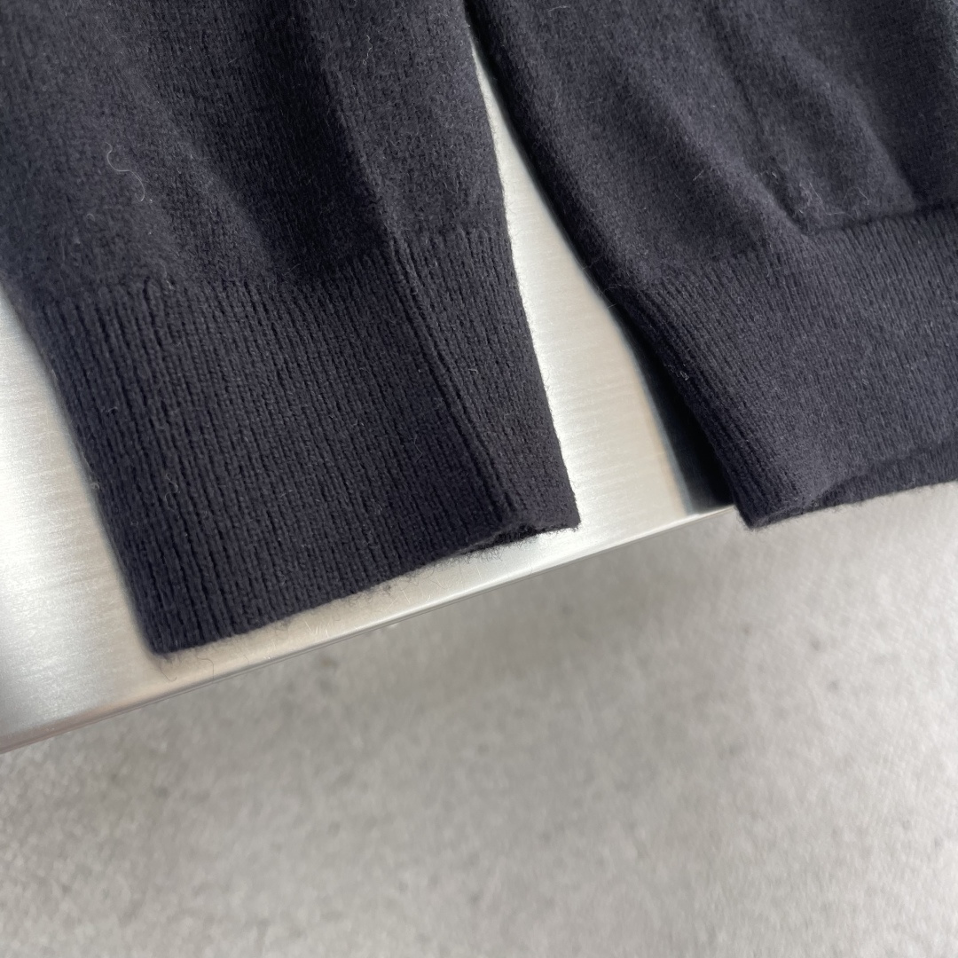 -Dio 2025秋冬系列毛衣开衫尺码: S-XXL 微阔版型工艺：亲肤柔软 保暖性好 经典百搭 上身时