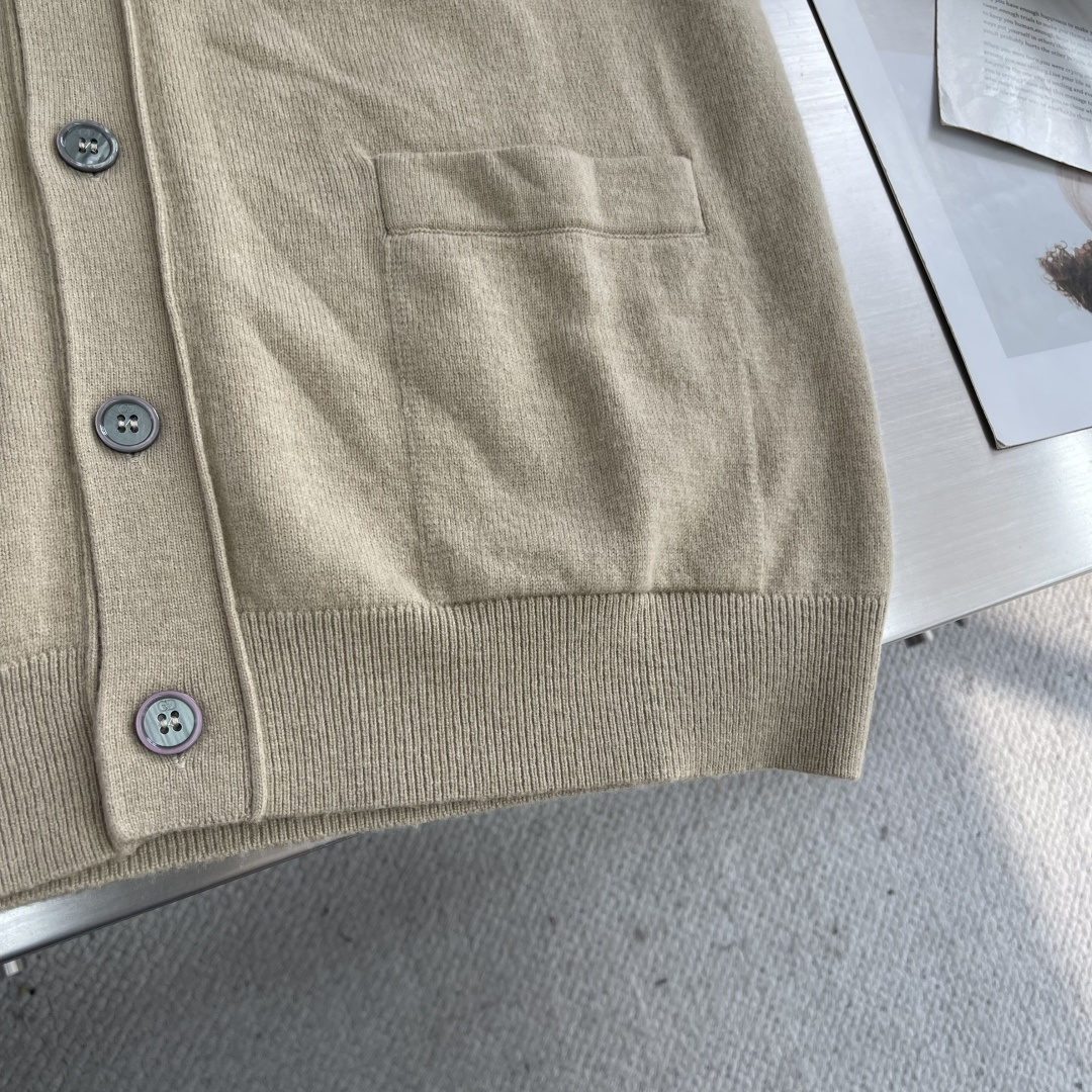 -Dio 2025秋冬系列毛衣开衫尺码: S-XXL 微阔版型工艺：亲肤柔软 保暖性好 经典百搭 上身时