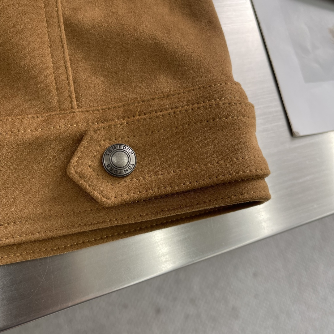 -Tom Ford 25fw男士新款口袋麂皮绒夹克外套，采用麂皮绒皮革精心制作，经典版型，凸显新意同时也