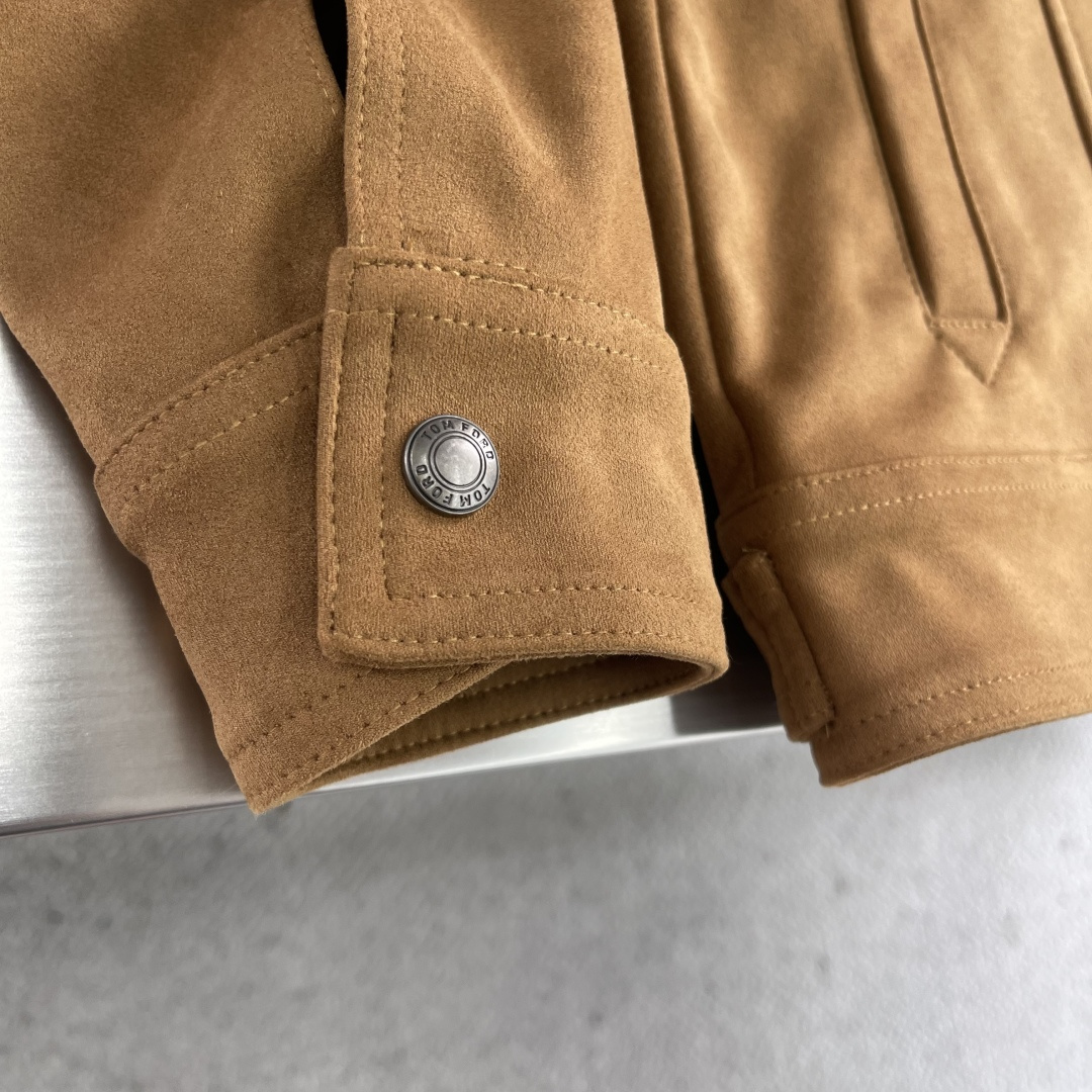 -Tom Ford 25fw男士新款口袋麂皮绒夹克外套，采用麂皮绒皮革精心制作，经典版型，凸显新意同时也