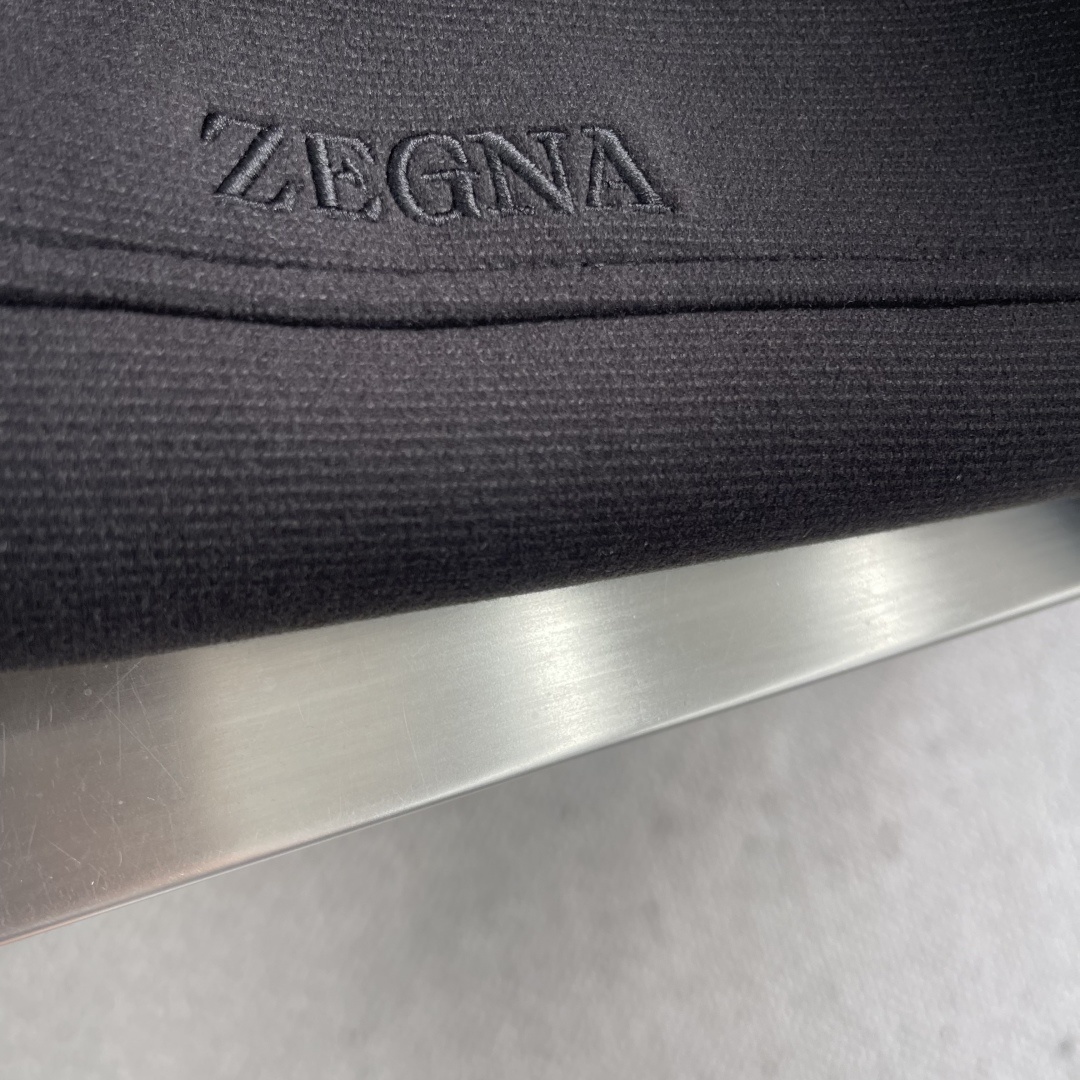 -Z ZEGN 25秋冬新款,男士商务休闲毛呢翻领夹克外套。面料与辅料皆为客供,定织定染而成,触感极为柔