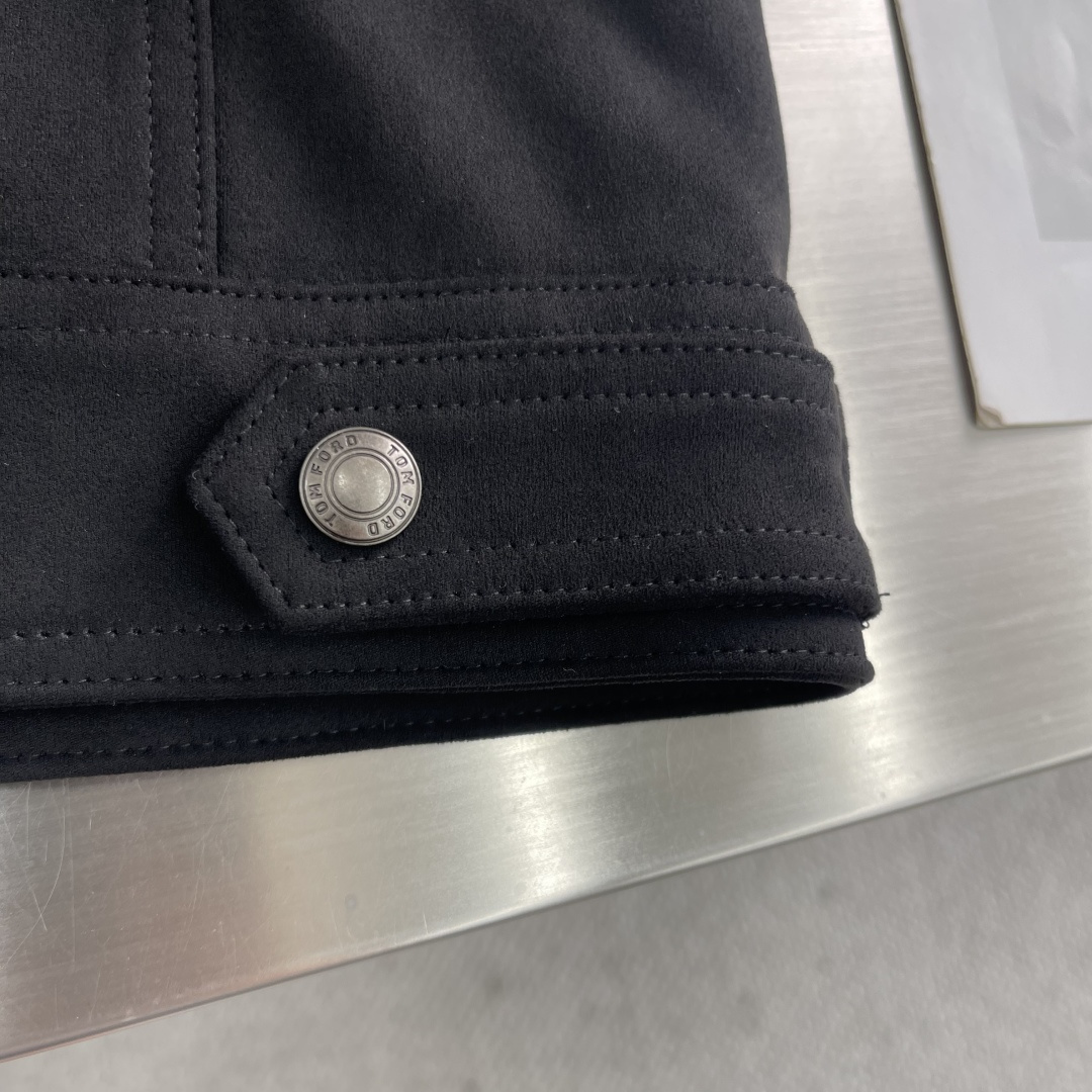 -Tom Ford 25fw男士新款口袋麂皮绒夹克外套，采用麂皮绒皮革精心制作，经典版型，凸显新意同时也