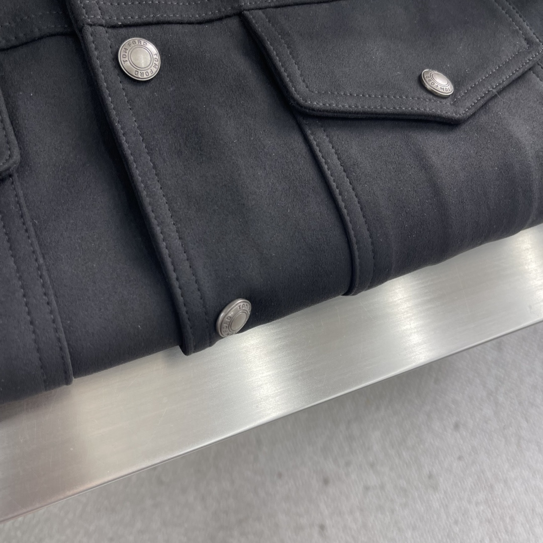 -Tom Ford 25fw男士新款口袋麂皮绒夹克外套，采用麂皮绒皮革精心制作，经典版型，凸显新意同时也