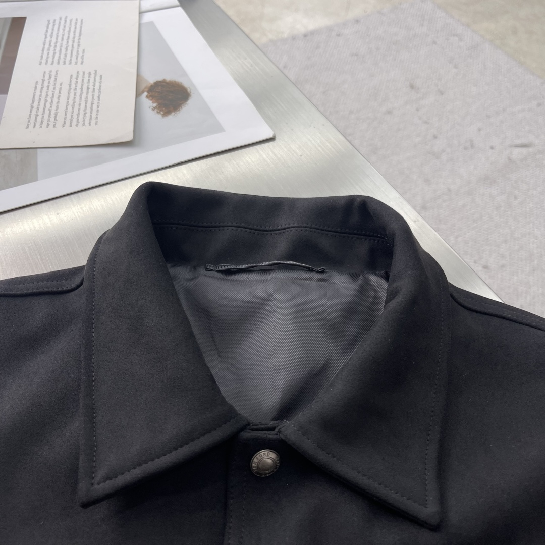-Tom Ford 25fw男士新款口袋麂皮绒夹克外套，采用麂皮绒皮革精心制作，经典版型，凸显新意同时也