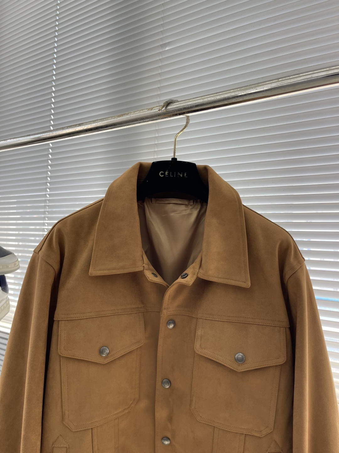 -Tom Ford 25fw男士新款口袋麂皮绒夹克外套，采用麂皮绒皮革精心制作，经典版型，凸显新意同时也