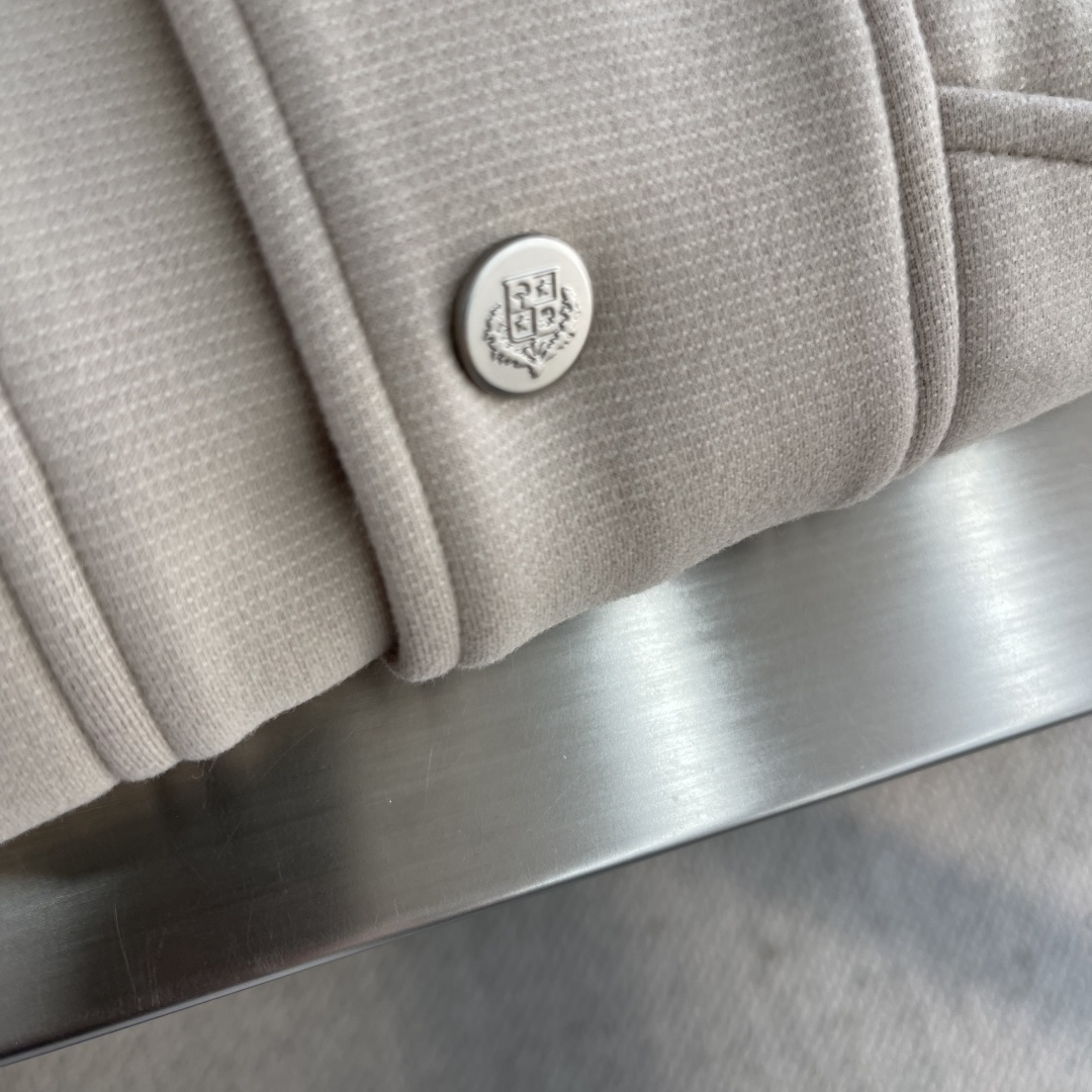 -Loro Piana 25fw新款老钱风翻领标识刺绣夹克外套客订面料或选用高端羊绒（若为羊绒面料 ），