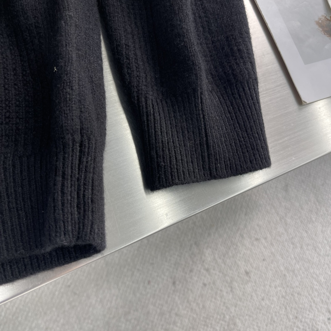 -Herme 2025秋冬新款毛衣！优质羊毛，简约而不简单。休闲连帽款式，日常搭配出街轻松搭配。做工精细