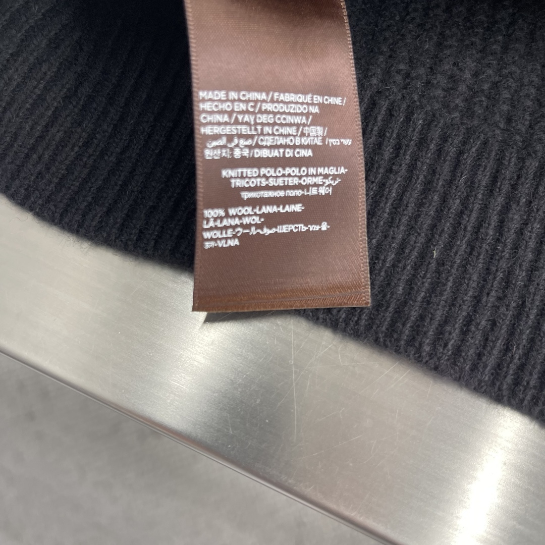 -Herme 2025秋冬新款毛衣！优质羊毛，简约而不简单。休闲连帽款式，日常搭配出街轻松搭配。做工精细