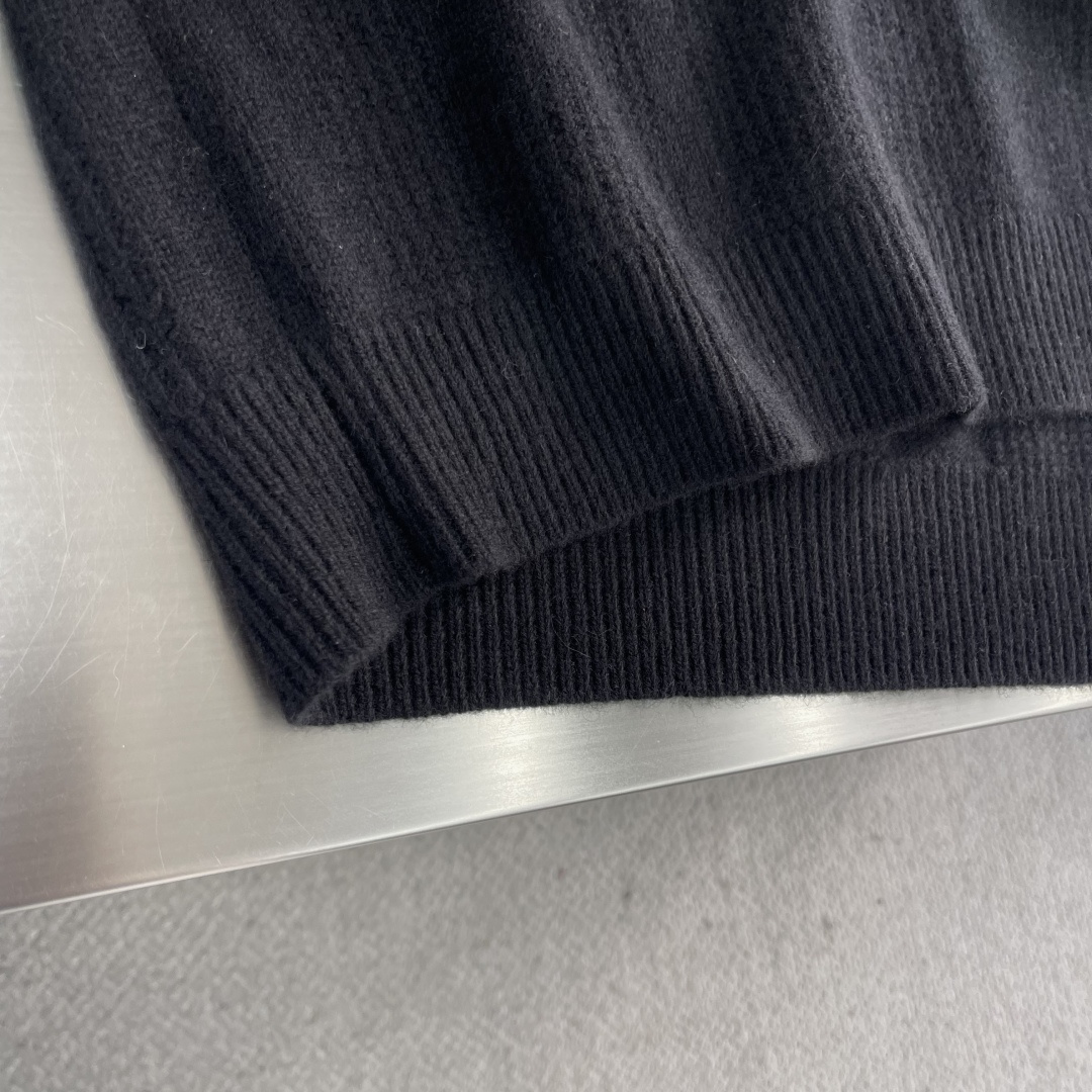 -Herme 2025秋冬新款毛衣！优质羊毛，简约而不简单。休闲连帽款式，日常搭配出街轻松搭配。做工精细