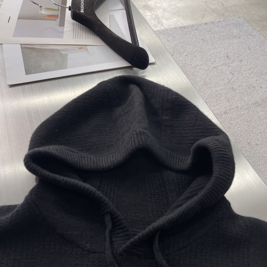-Herme 2025秋冬新款毛衣！优质羊毛，简约而不简单。休闲连帽款式，日常搭配出街轻松搭配。做工精细