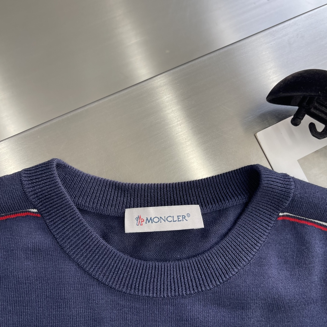 -mon 针织圆领套头毛衣采用定制订染纱线，采用定制订染纱线，选用60%腈纶24%天丝10%羊毛6%桑蚕