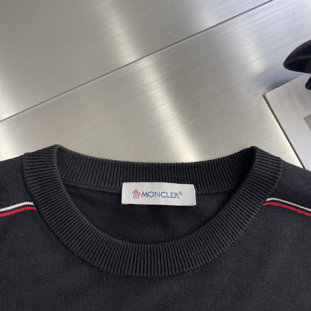 -mon 针织圆领套头毛衣采用定制订染纱线，采用定制订染纱线，选用60%腈纶24%天丝10%羊毛6%桑蚕